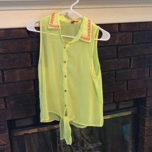 Bright sleeveless button up tank!